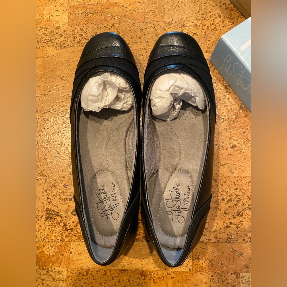 Life Stride Black Flats with Rounded Toe